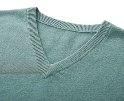 Wollpullover mit V-Ausschnitt