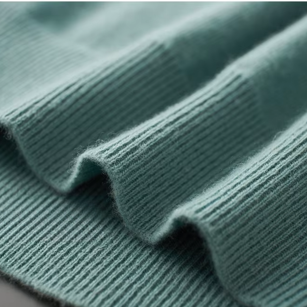 Wollpullover mit V-Ausschnitt