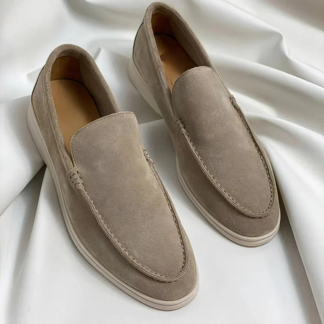 Elegant suède loafers