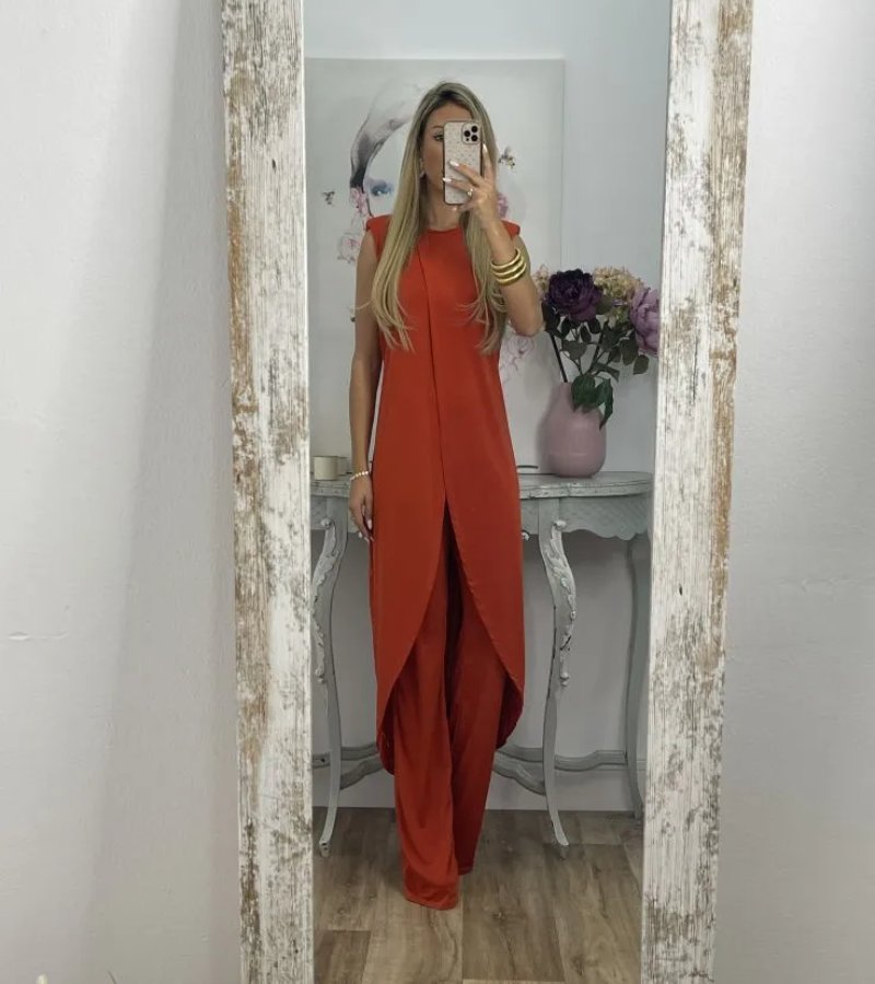Flavia - Chic Sleeveless Set