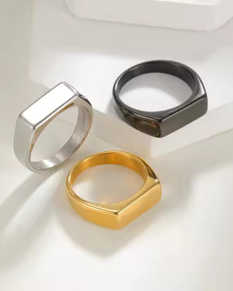 Avery Bold Signet Ring