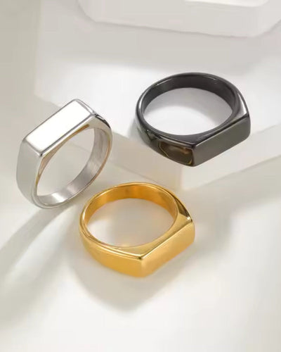 Avery Bold Signet Ring