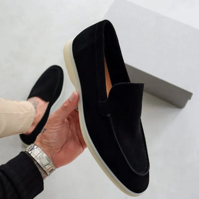 Elegant suède loafers